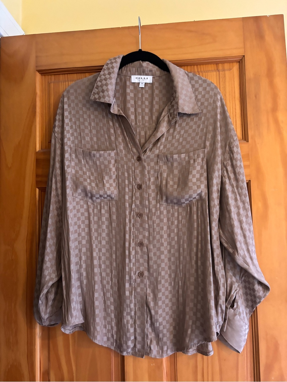 Gilli Taupe Checkered Satin Button-Up Shirt